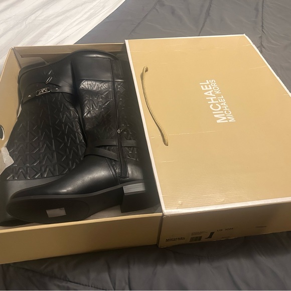 Michael Kors women’s size 10 Black Leather Boots new with tags and box - Picture 1 of 7